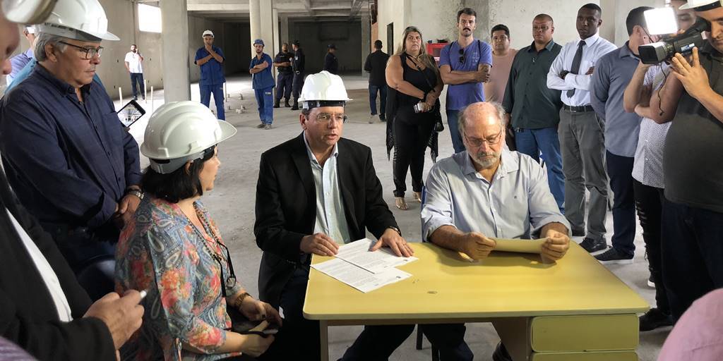 Prefeitura De Friburgo Assina Contrato Para Retomar Obras Do Hospital